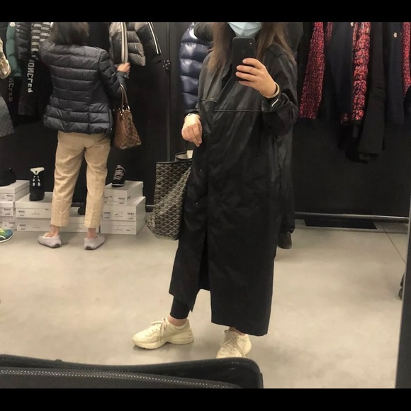 Moncler light trench-coat - Picture 3 of 10